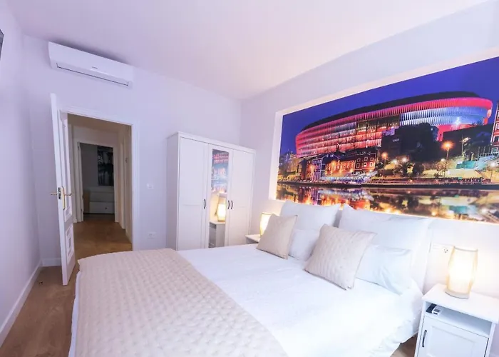 Bilbao Henao Park De Bilbao Suites, En Pleno Centro Con Garaje Directo